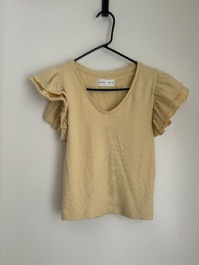 Lefties Butter Yellow Ruffle Sleeve V-Neck Ribbed Top Size M